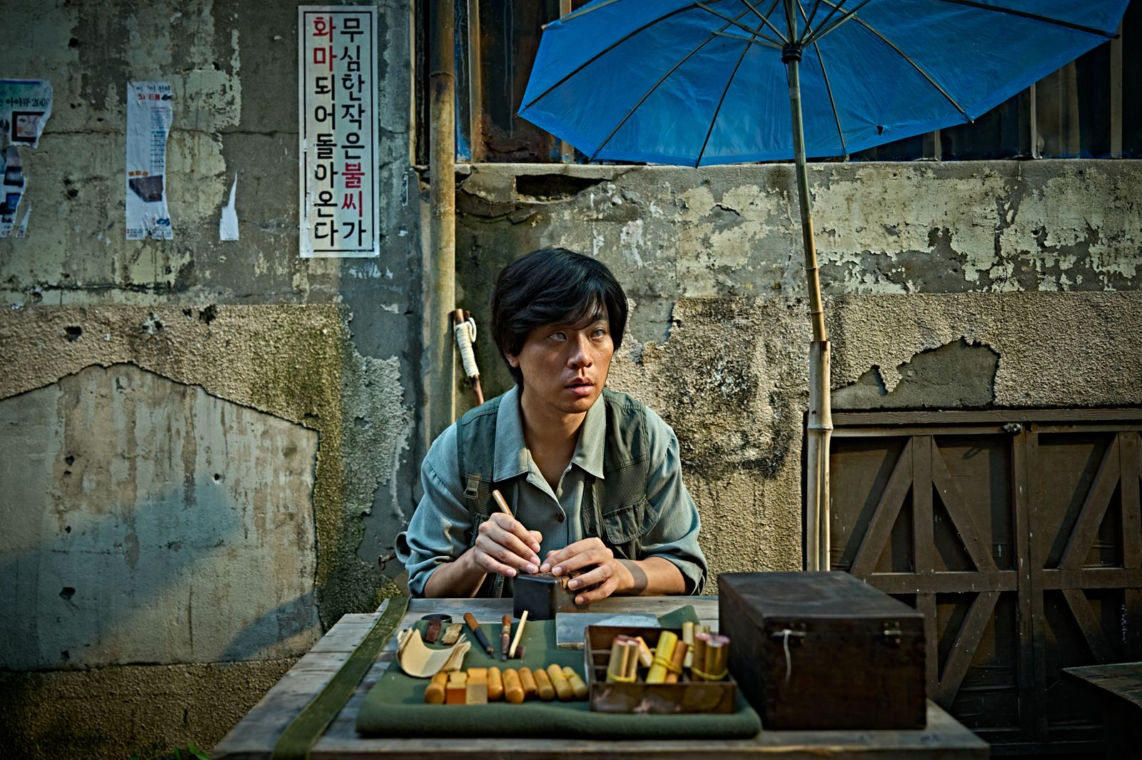 朴正民親自拜師學篆刻技術,還為劇組人員刻印章。壹壹喜喜提供