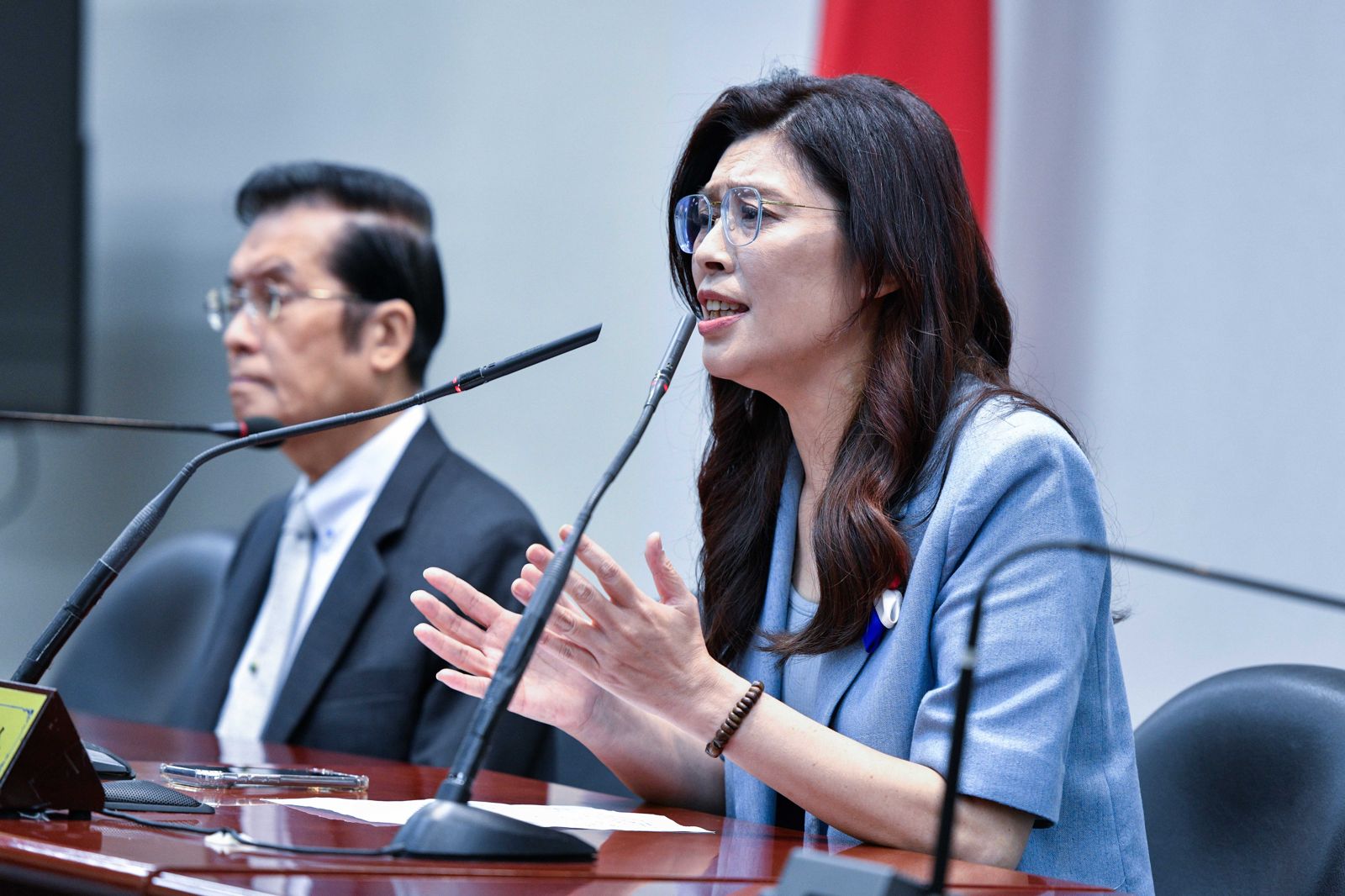 投書:為了鄭麗文想「見習」 台灣還要付出多少代價?