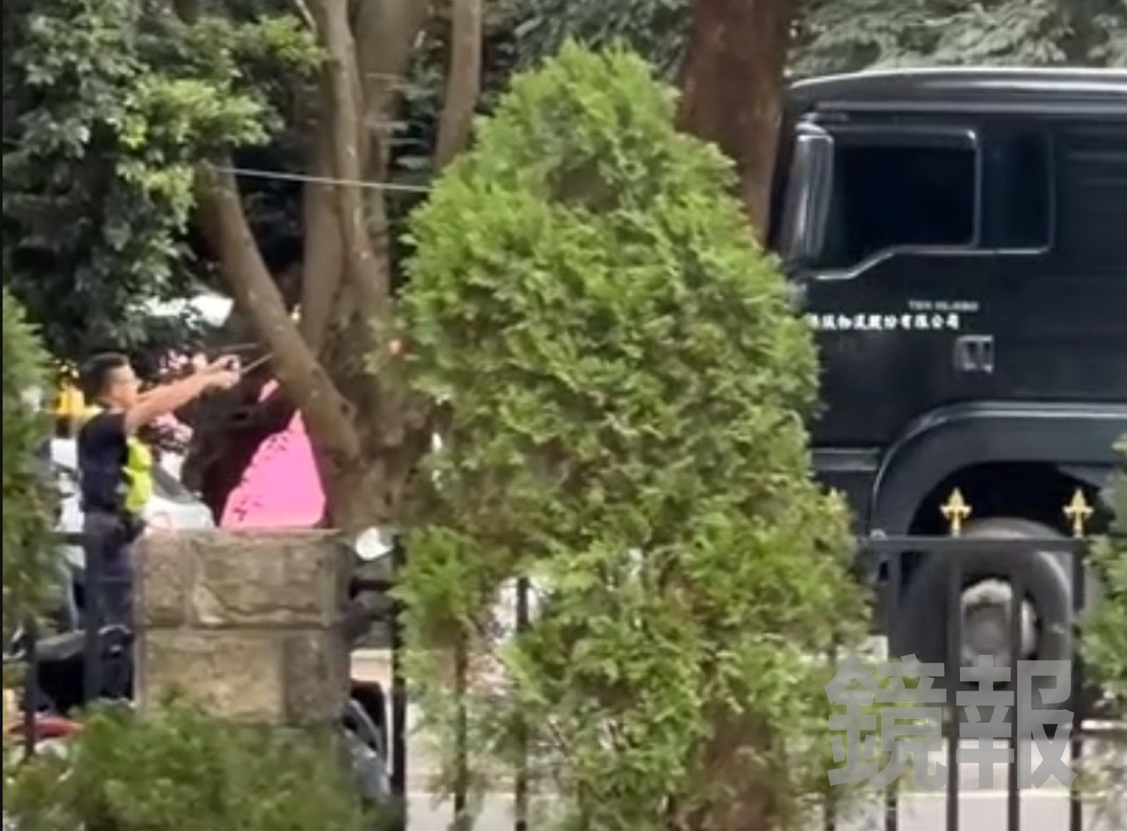 掏槍片／聯結車違規拒檢企圖衝撞　警方掏槍1原因沒開槍