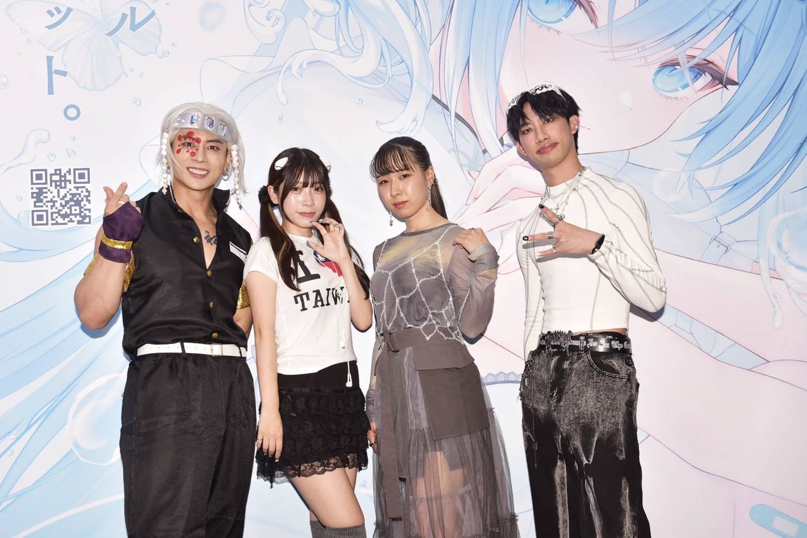 子元(左起)、三野宮玲、彩莉 Ayari、小銘 LIL MING一起出席動漫展活動。漫博日本館提供