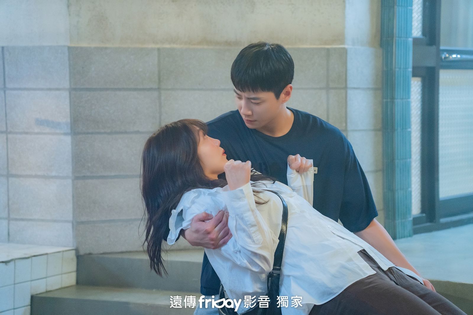 鄭恩地曝來台「走到腳破皮」　推爆牛肉麵要李濬榮必吃