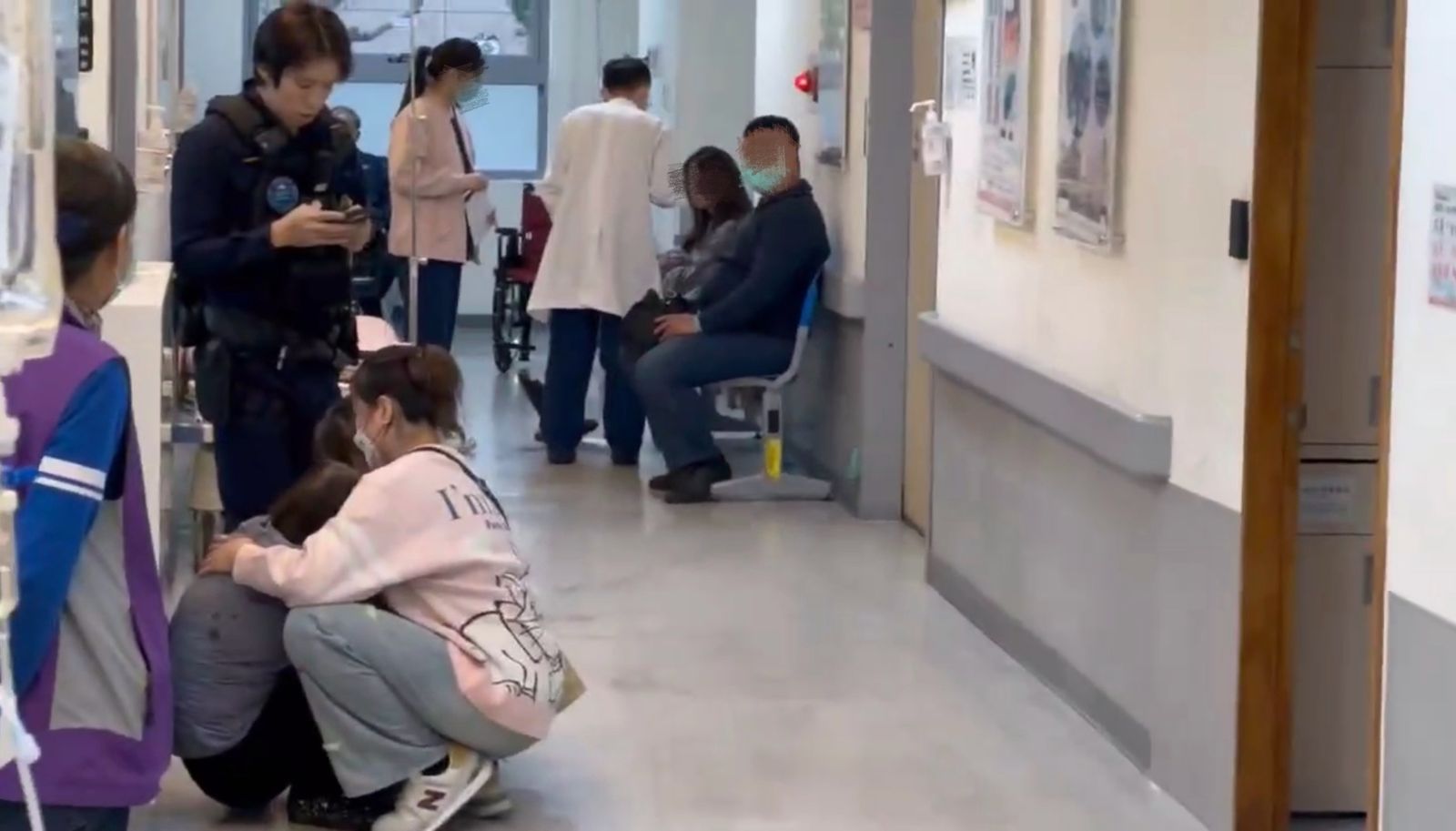 疑為家產爭執釀悲劇　男子持刀砍姊妹致1死2傷　妻阻攔染血痛哭：我該怎麼辦