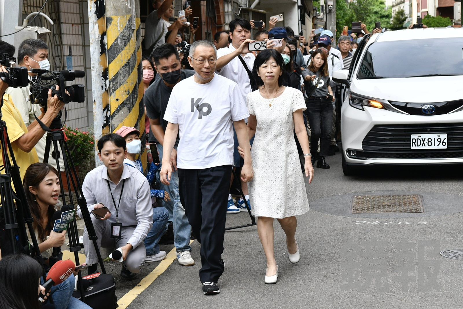 柯文哲這次踏對腳也沒回頭！民俗專家見「返家車牌」：官司恐有變數