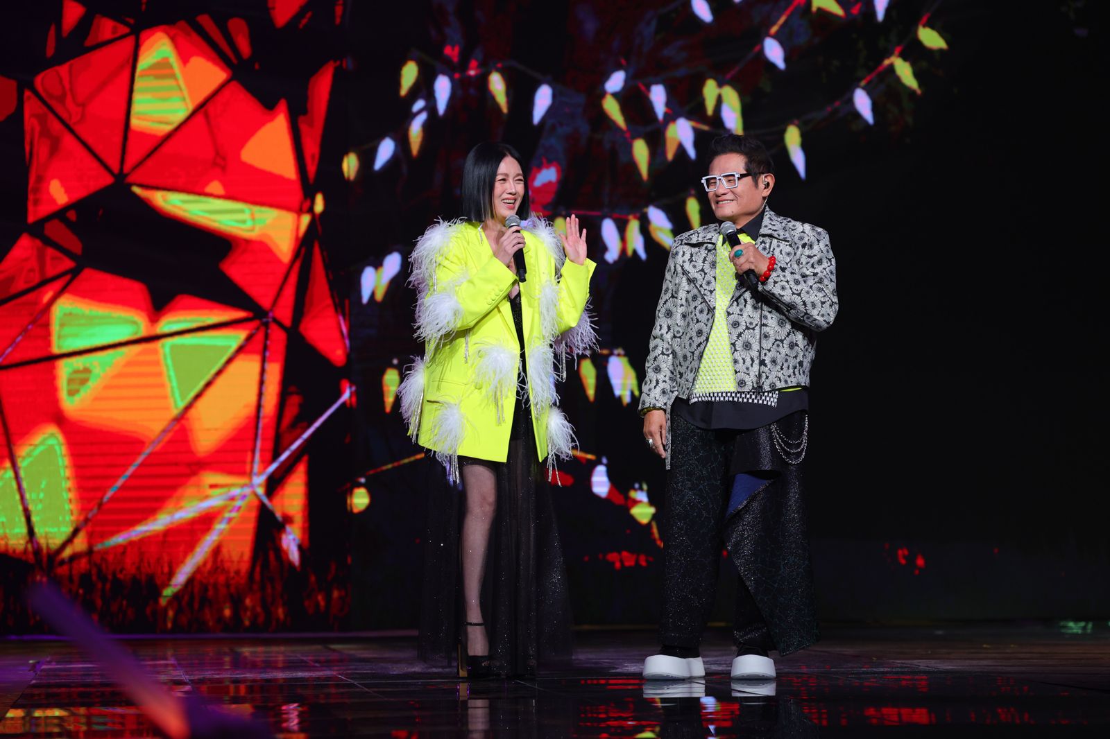 文總《WE ARE》夜總會單元由黃金搭檔許效舜、苗可麗強力坐鎮。文總提供