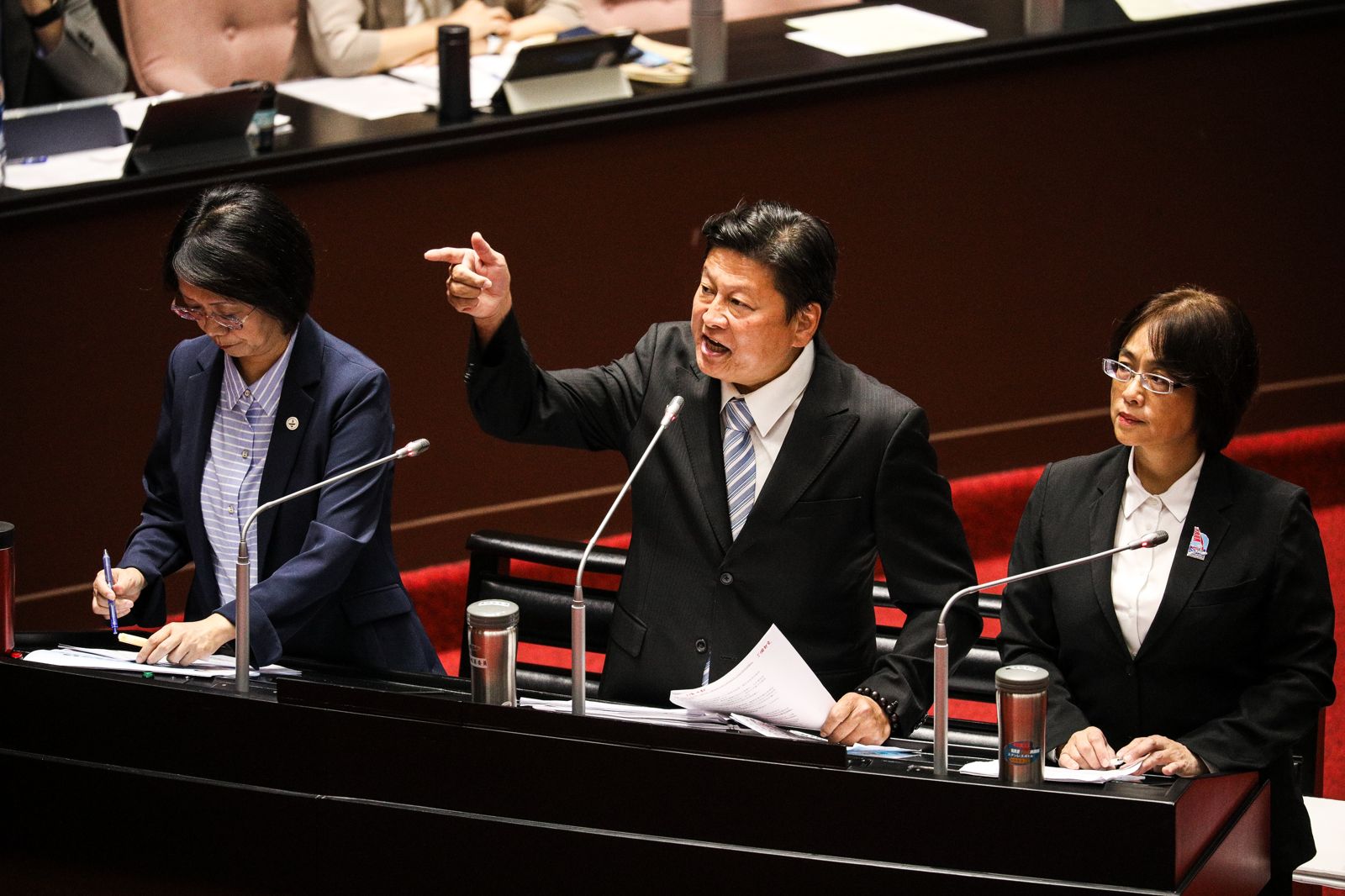 陳嘉宏專欄：真正在「裝瞎」的是傅崐萁夫妻倆