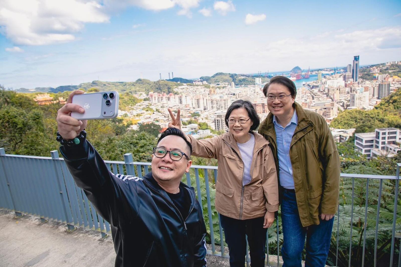 蔡英文Threads變「辣台妹」!嗆童子瑋爬山「才39歲就喘到不行」 網友因「這一點」全被嚇到