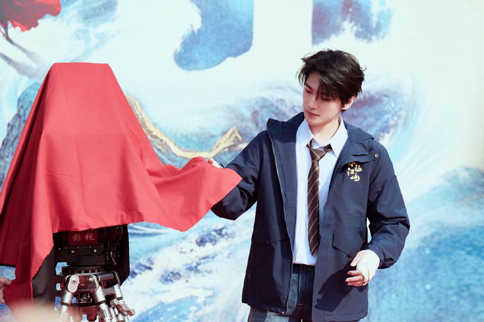 楊洋骨折驚傳遭劇組「威脅」提前復工 爆「陰陽劇本」慘挨打!粉絲氣炸喊:放人