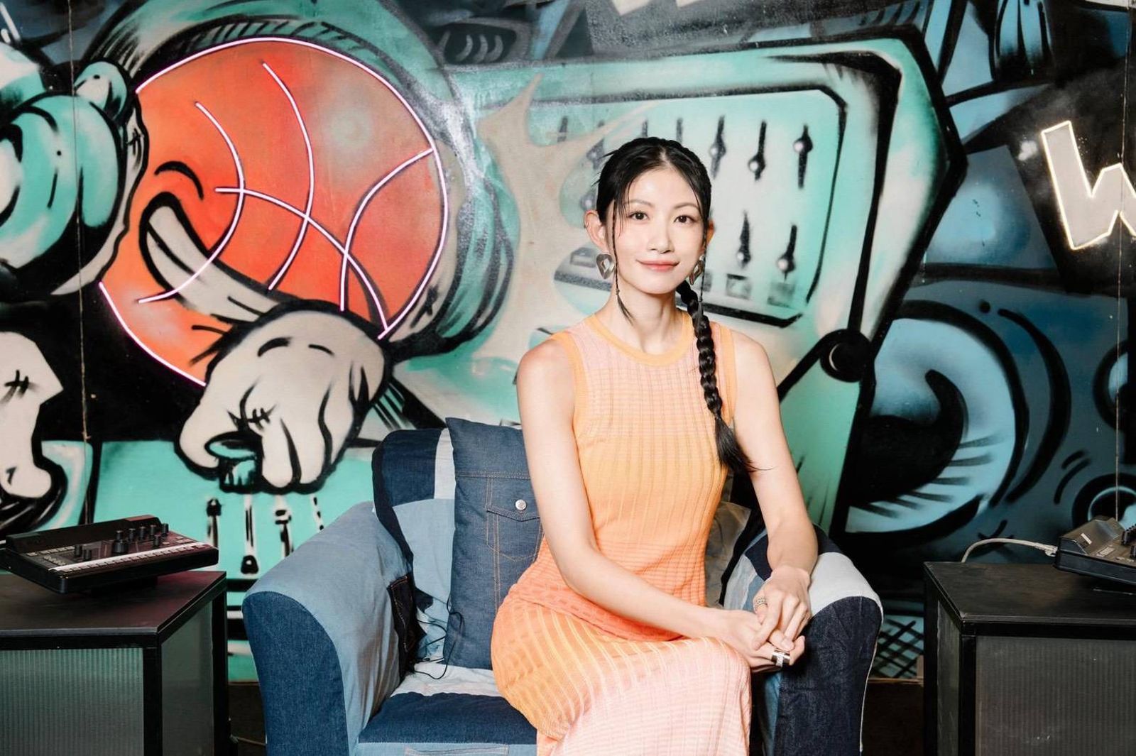 李千娜「校花級」青澀照曝光！清秀高顏值撞臉21歲女兒顧穎