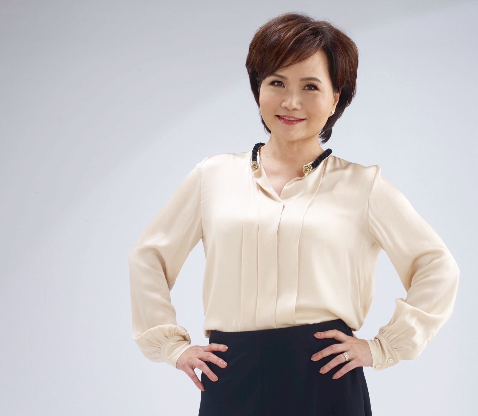 沈春華現身象徵新聞專業與綜藝娛樂並行的時代榮耀。三立提供