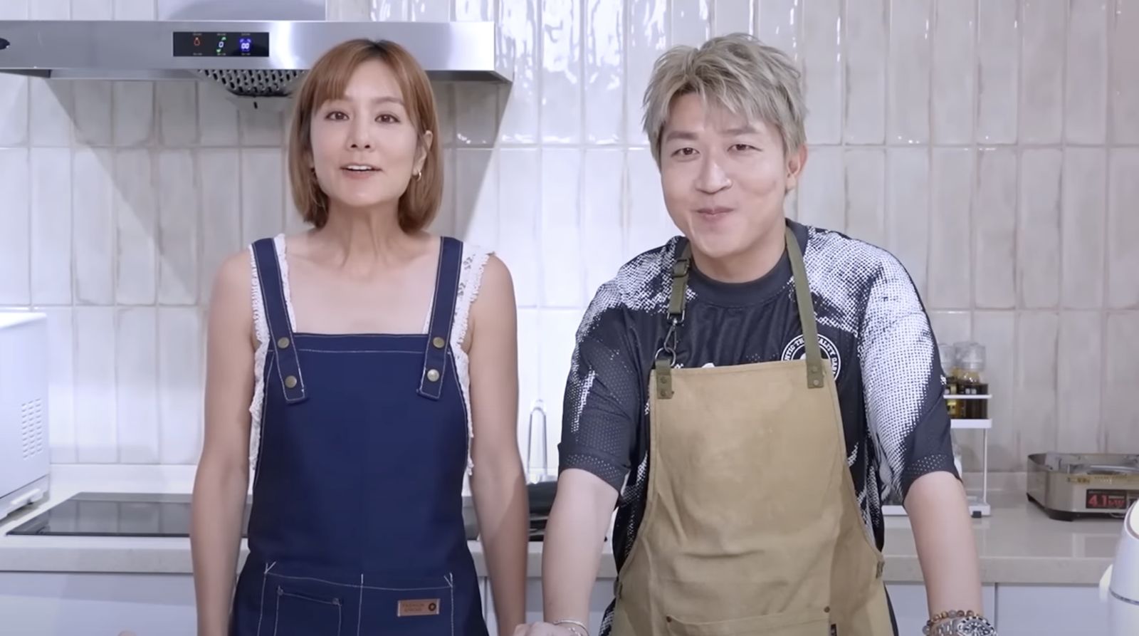 莎莎（左起）、張立東下廚秀默契。好看娛樂提供