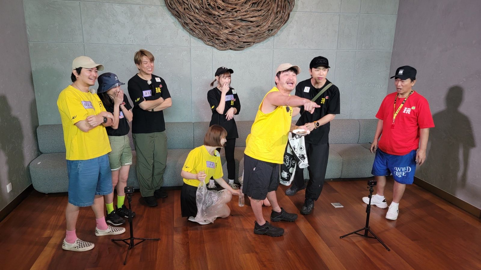 KID(右3)早餐想到壯陽料理 驚爆一尾活龍秘密。綜藝玩很大提供