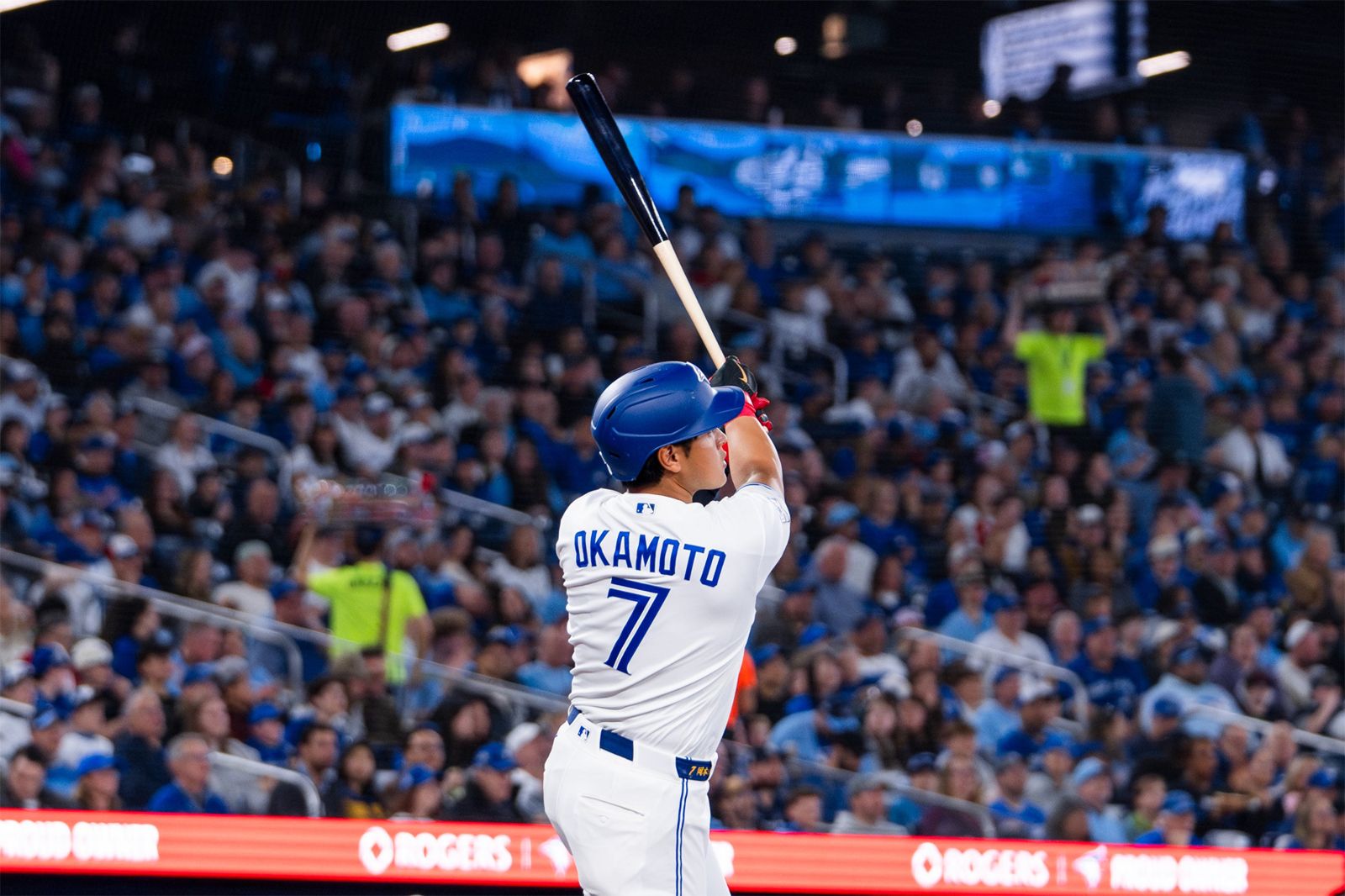 岡本和真開季連6戰敲安！美媒盛讚明星潛力：藍鳥最棒驚奇