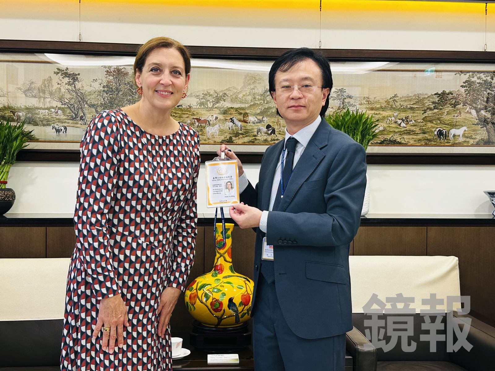 Anne leiding院長赴士林地檢署參訪,士檢察長王以文(圖右)陪同參訪。士檢提供