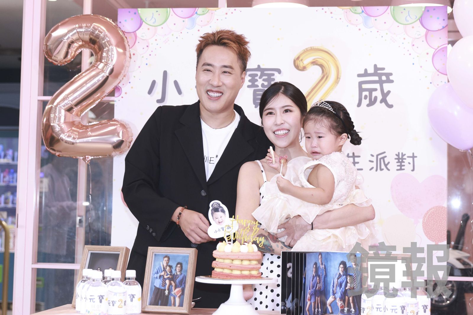 余祥銓（左起）、柔柔和愛女小元寶合照。劉耀匀攝