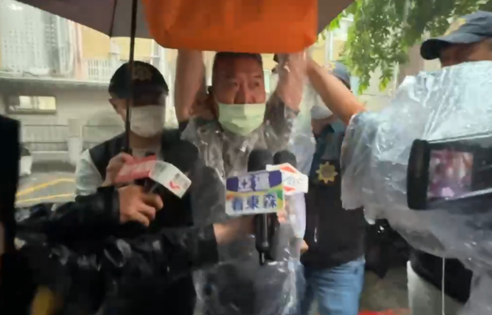 官司敗訴成導火線!計程車貼滿「司法已死」直衝北檢大門 檢方諭令10萬交保