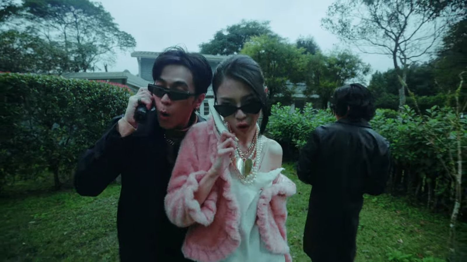 馬士媛因為拍攝男友嘟嘟Jade樂團的MV〈Telephone〉啟發了拍戲的興趣。翻攝愛貝克思 avex taiwan Youtube 頻道