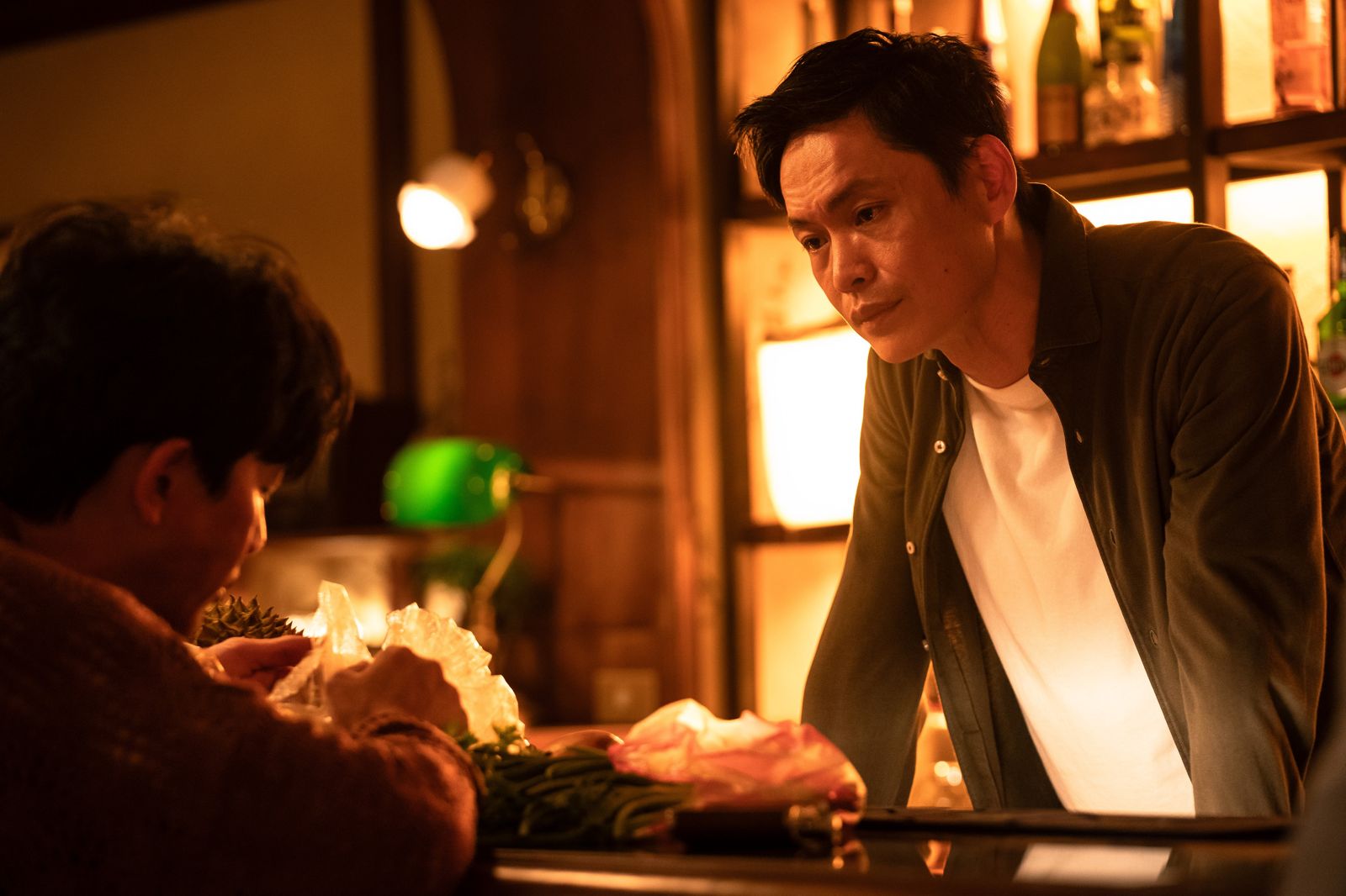 黃鐙輝客串半吊子調酒師。逆光電影提供