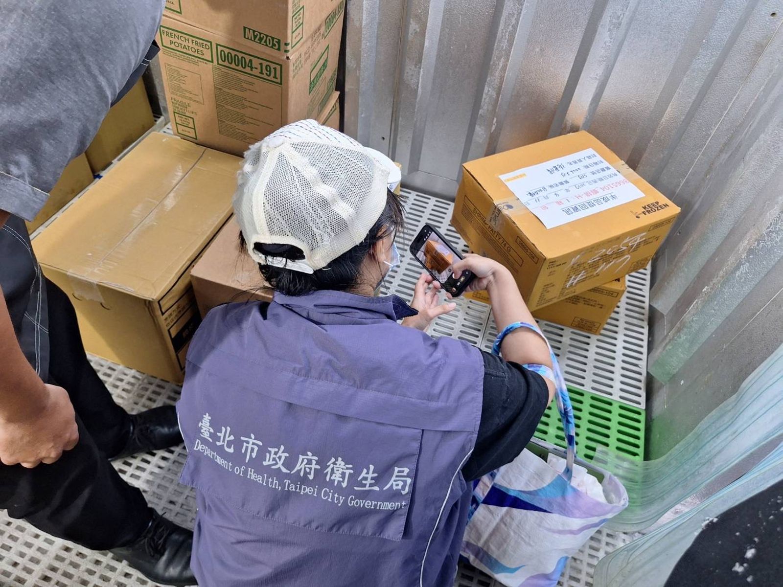 麥當勞蝦堡驗出禁藥「5.9萬片流入台北」 衛生局突襲揪出2缺失:最高罰2億