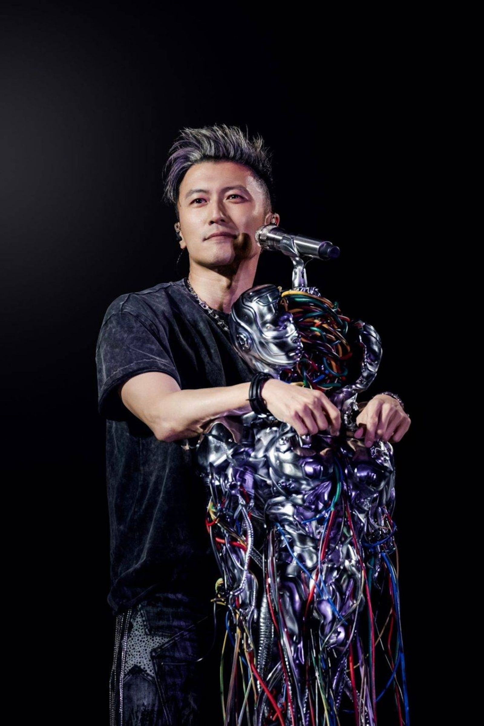 謝霆鋒出道以來堅持不化妝。翻攝微博