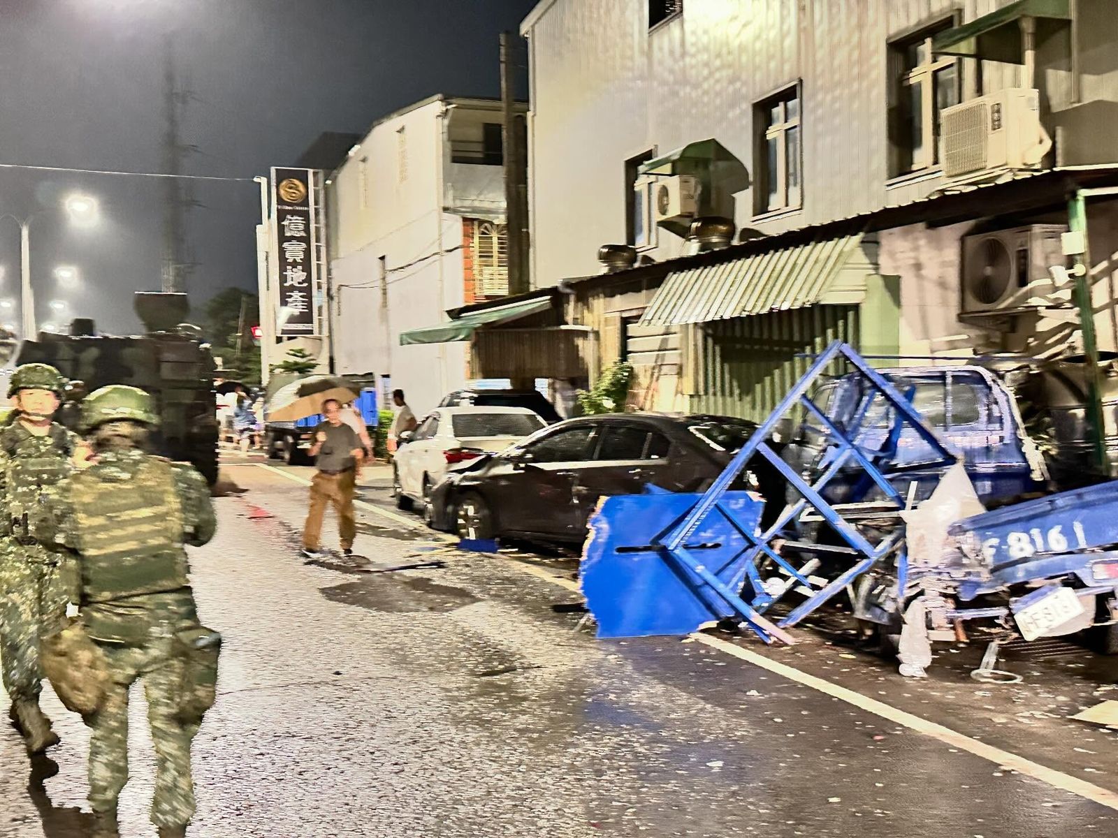 漢光演習深夜出包！「戰車變三寶」撞桃園民宅與車輛　軍方證實