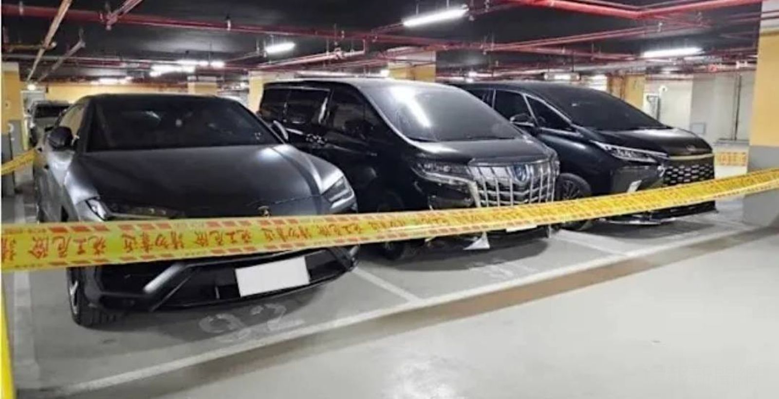 滿出來了！餐飲大亨聯手假貴婦詐傳產老董50億　調查局查扣一屋子名車精品包