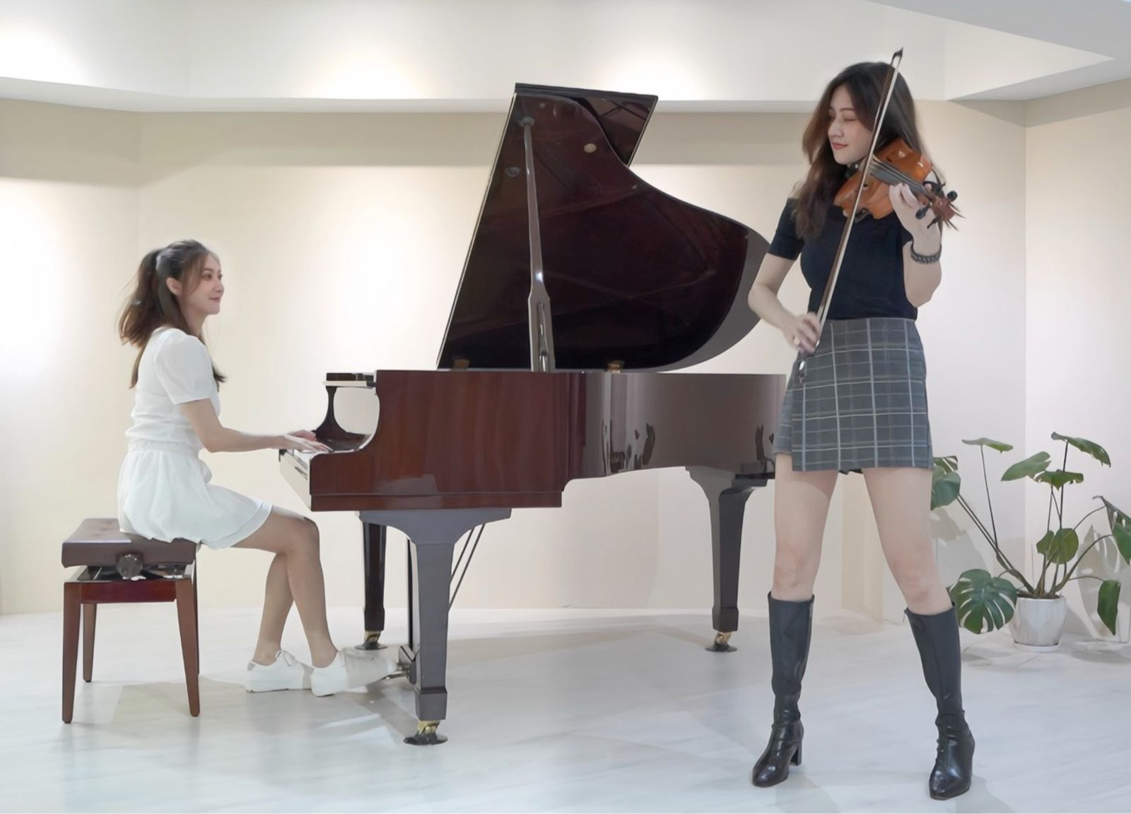 林逸欣「雙胞胎姊妹」現身了!合奏影片吸百萬點閱