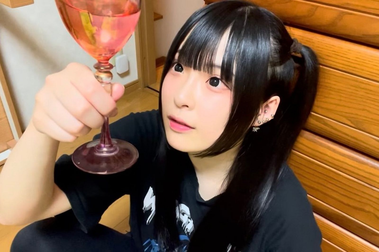 日正妹網紅猝逝年僅26歲　最後直播有異狀！喊「想去亡友那裡」