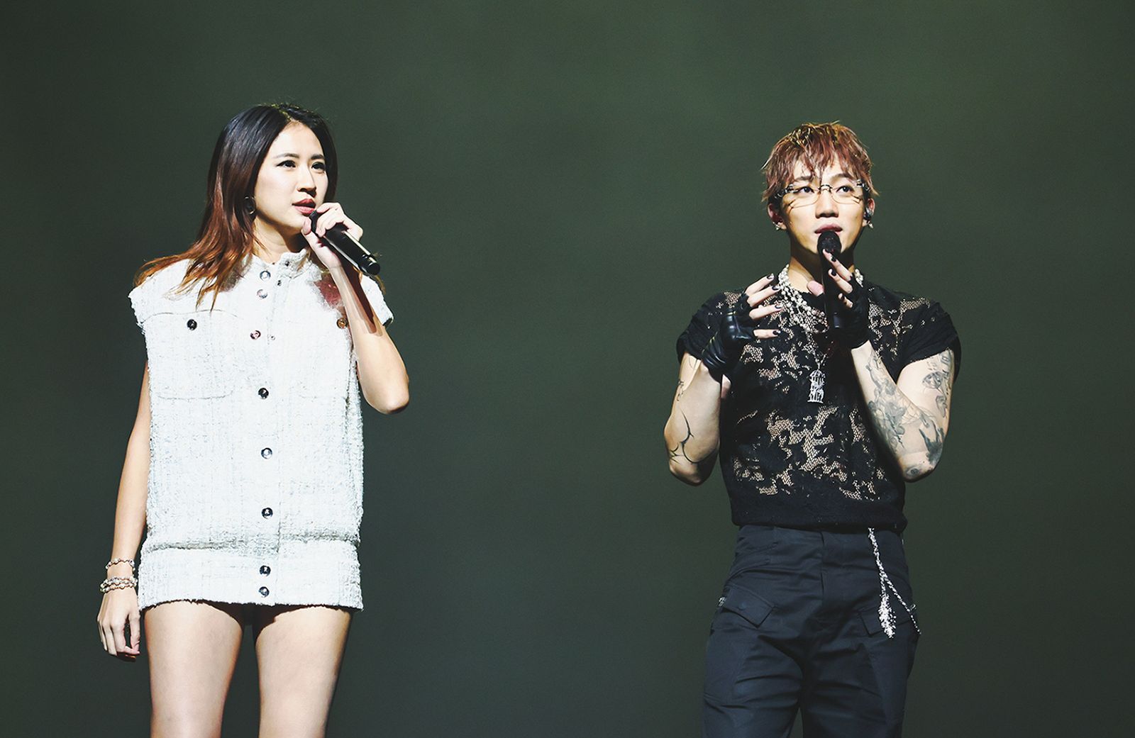 ØZI日前釋出「SWIRL 漩·渦」演唱會精華版。奧曼音樂提供