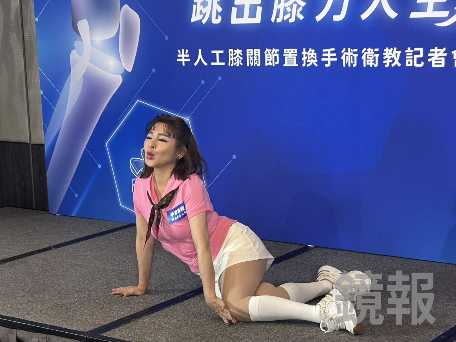 王彩華大方作出性感姿勢。吳昕蓓拍攝