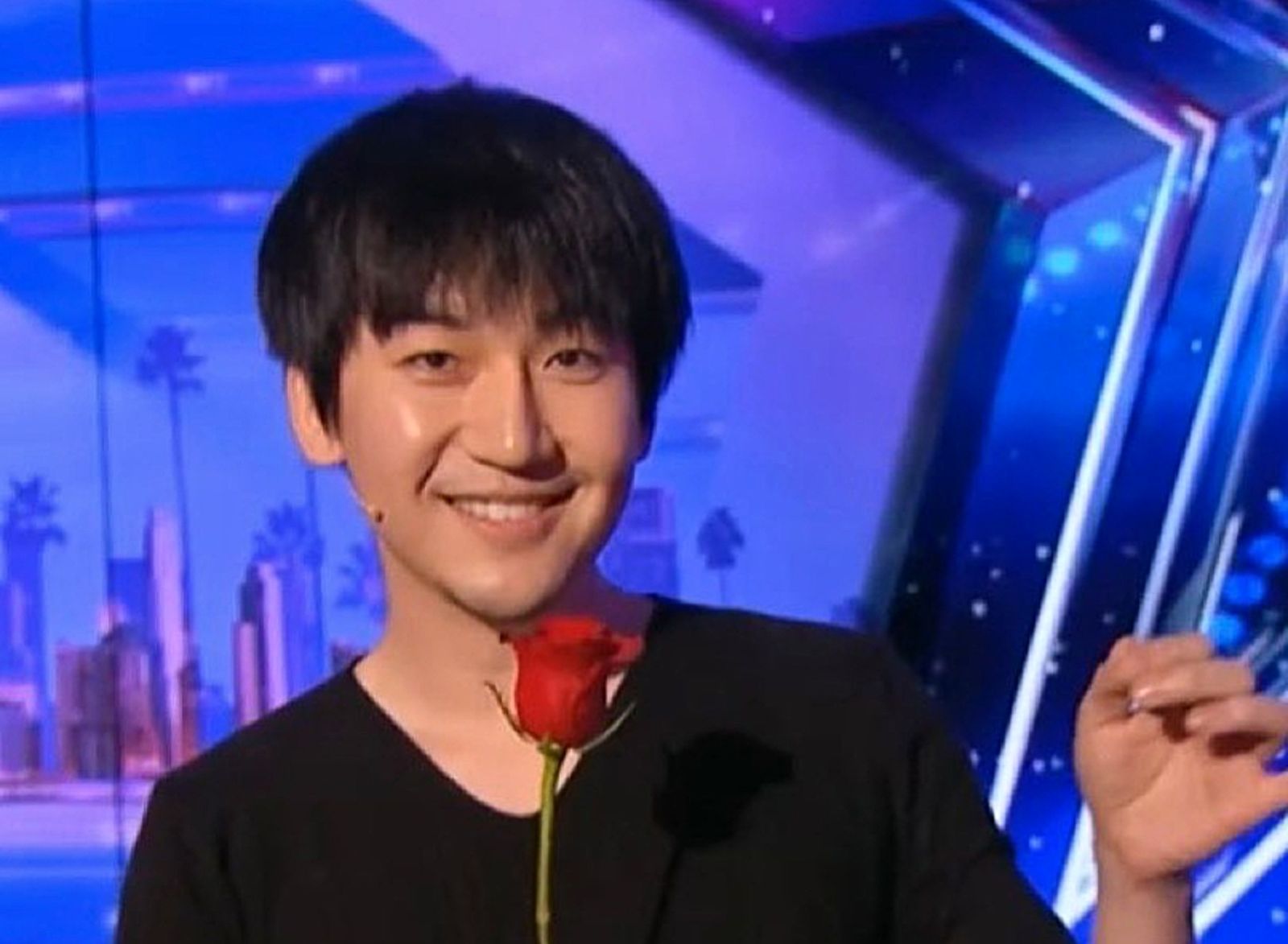 獨家／周杰倫反目魔術師好友起底！41歲蔡威澤家庭曾破產、靠美國達人秀翻身