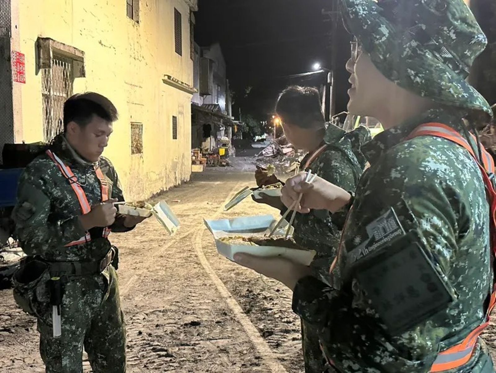 空軍士官虛報便當費2435元被抓包　下場慘了：判刑10月、褫奪公權