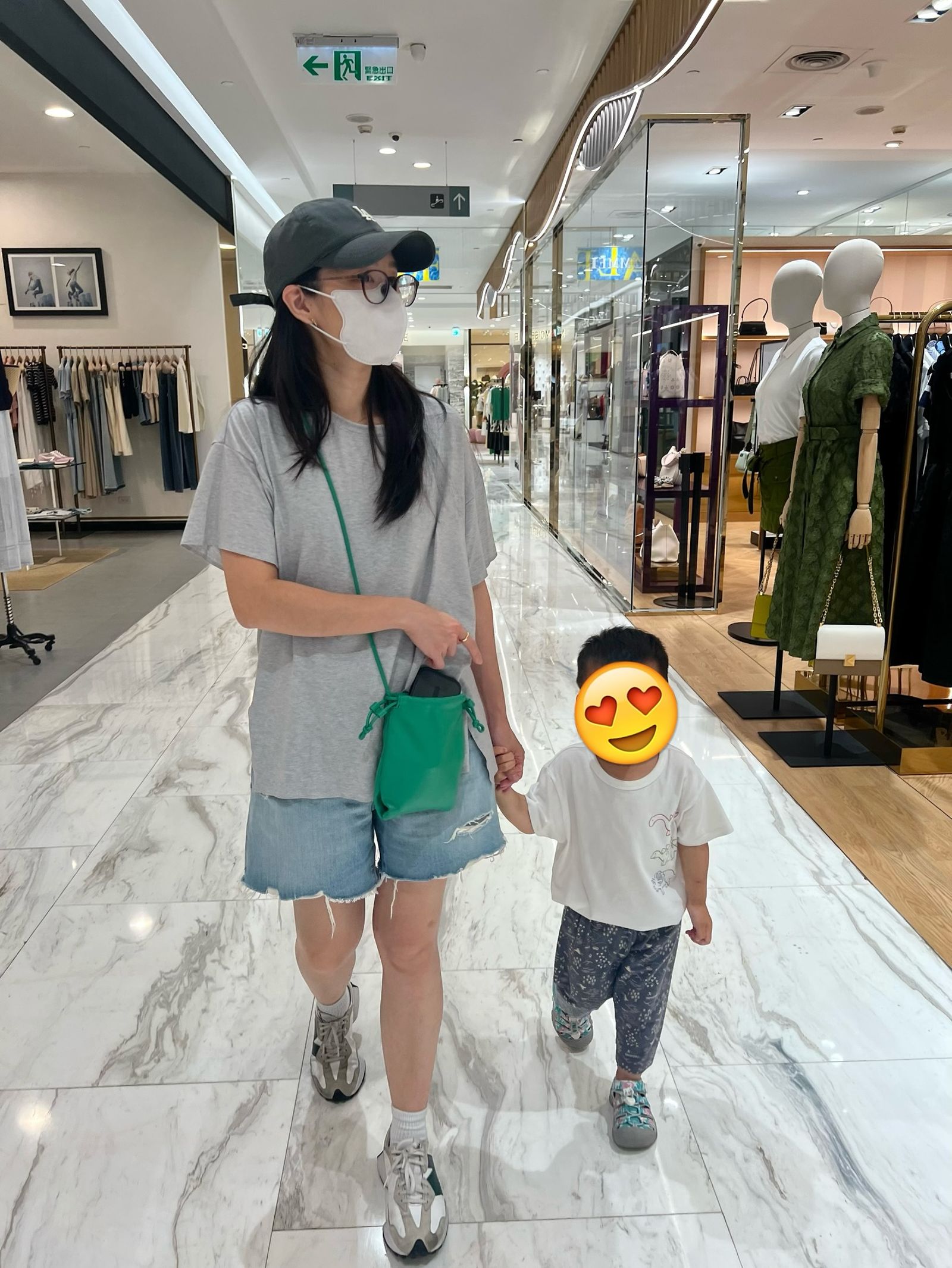 Kelly帶兒子出遊。翻攝Instagram @thekellyyang
