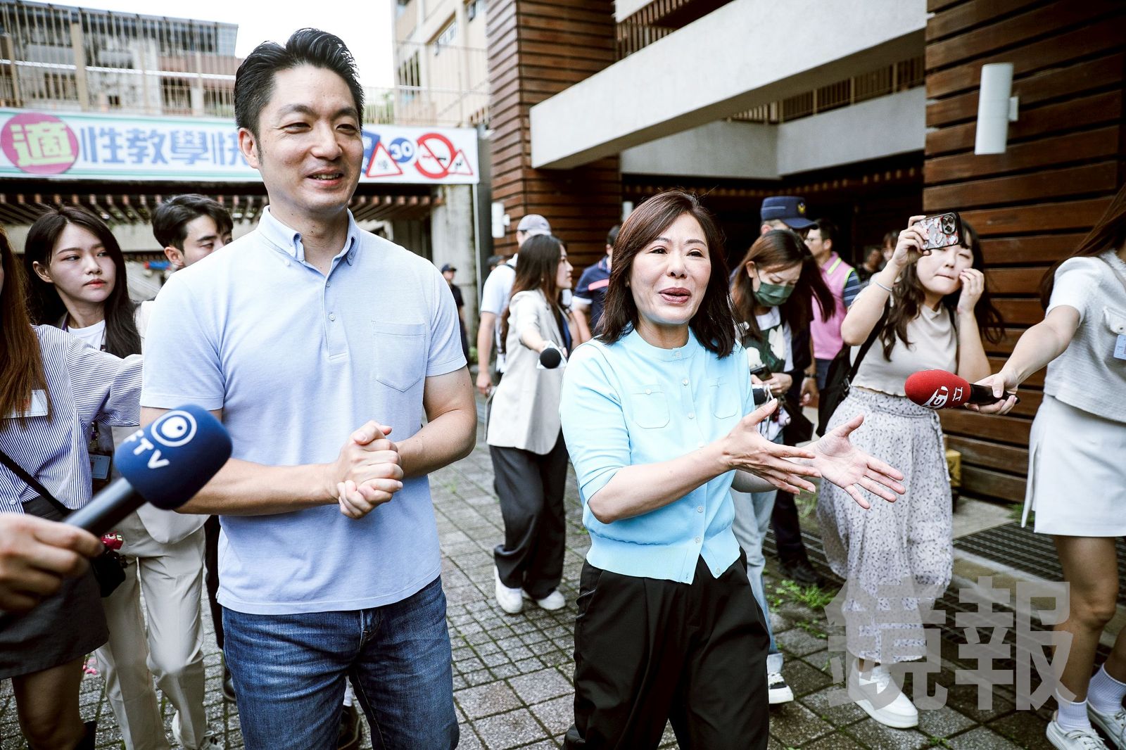 蔣萬安陪李彥秀投票。 攝影／鄒保祥