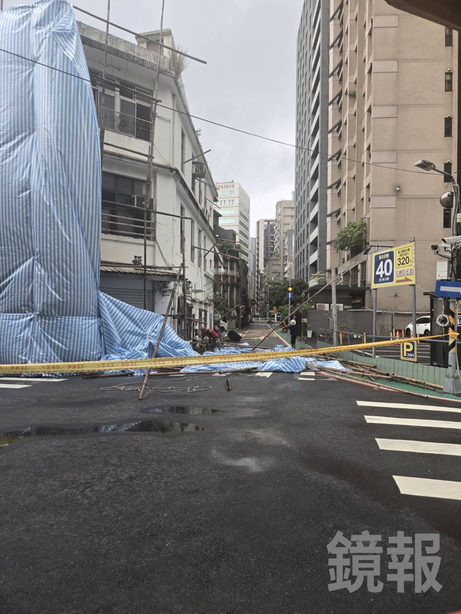 白海豚颱風帶來強陣風,北市中山區工地鷹架倒塌。翻攝畫面
