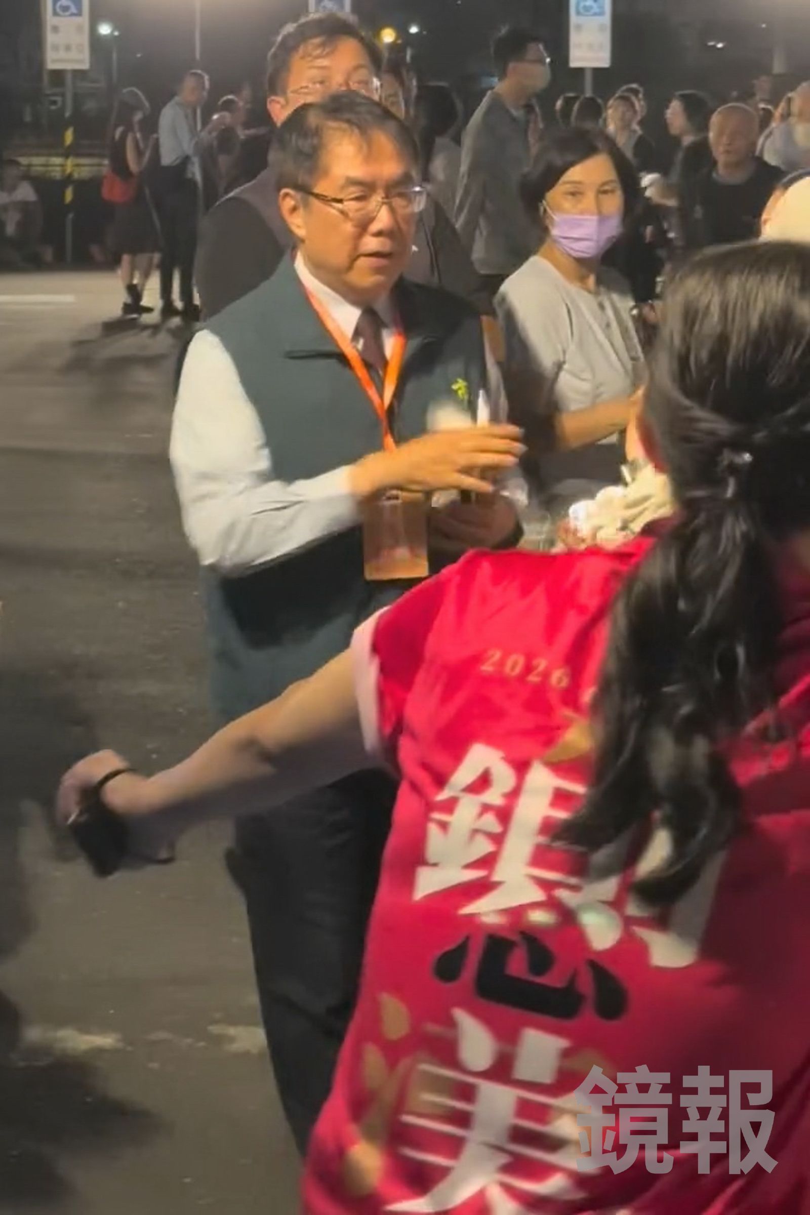台南市長黃偉哲到場發送小禮物。圖/畫面授權karsten_yang