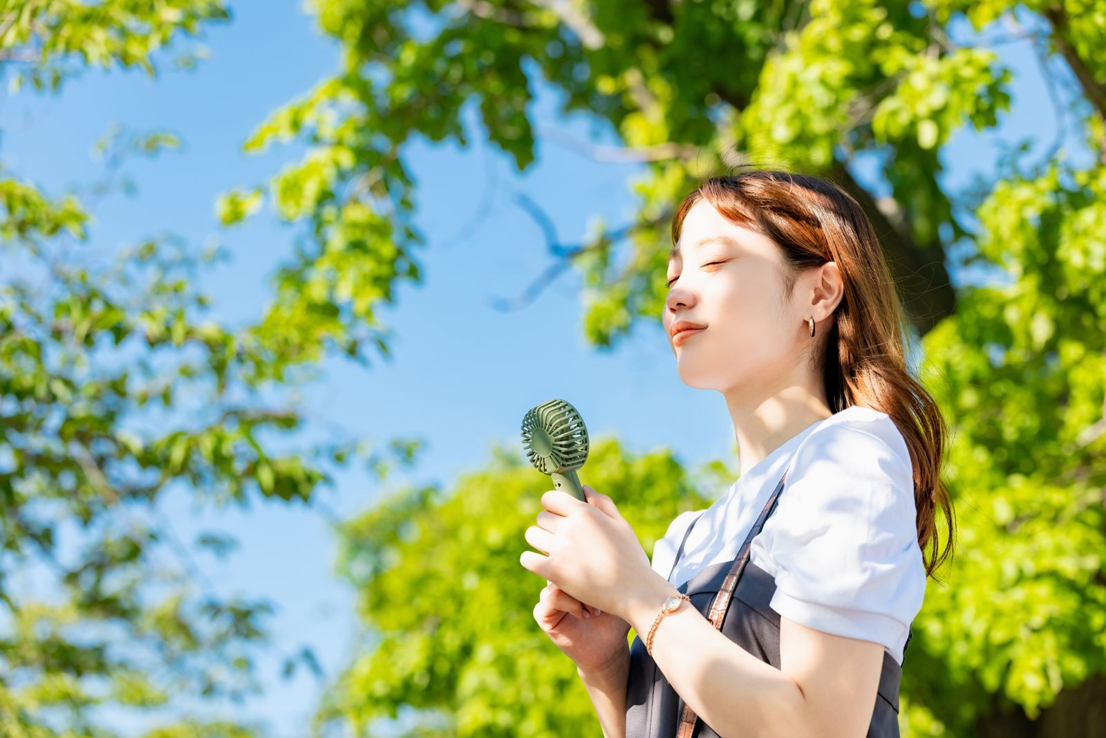 夏天許多人會使用小物幫助身體降溫。示意圖/photoAC