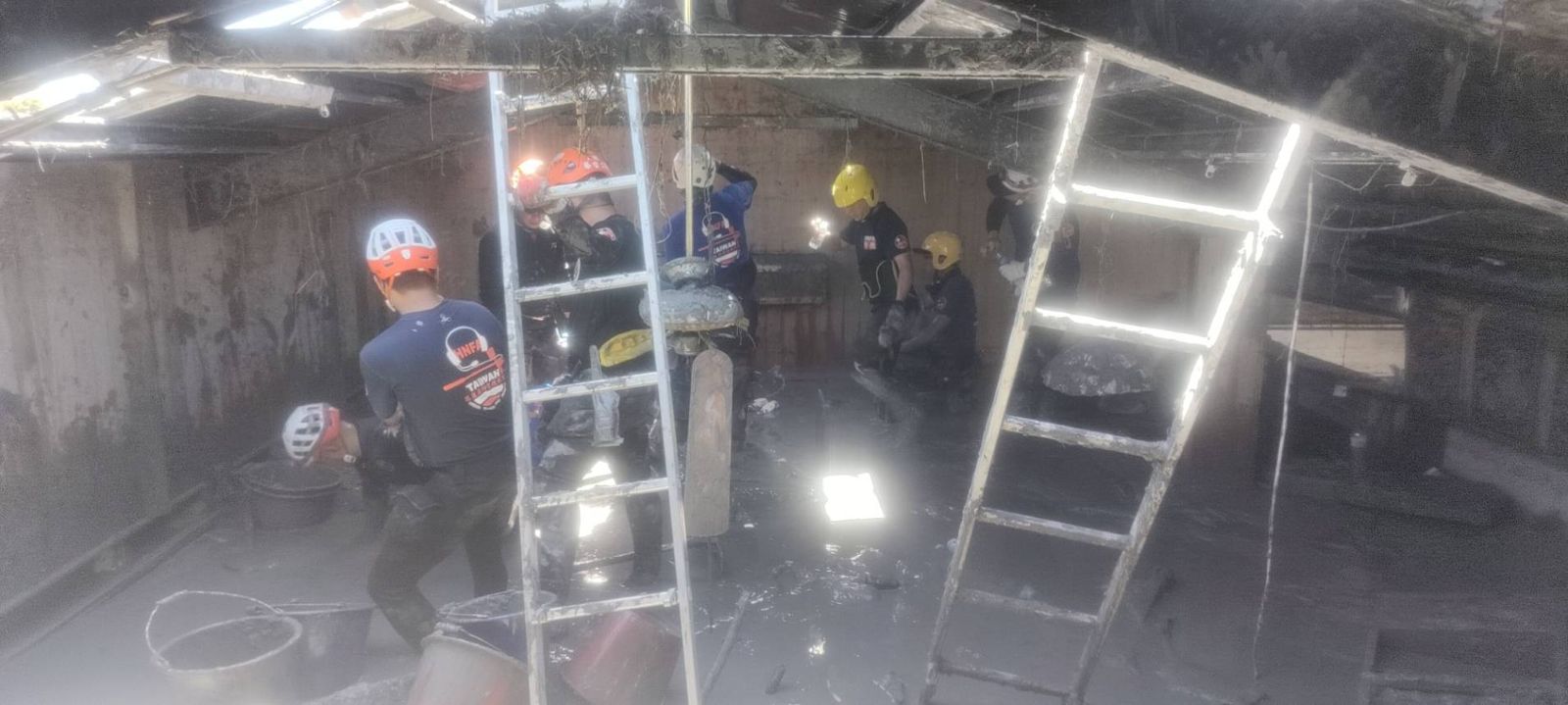 有片／最新畫面曝光！6歲女童小沂姑爺還沒找到　搜救隊挺進泥屋開挖