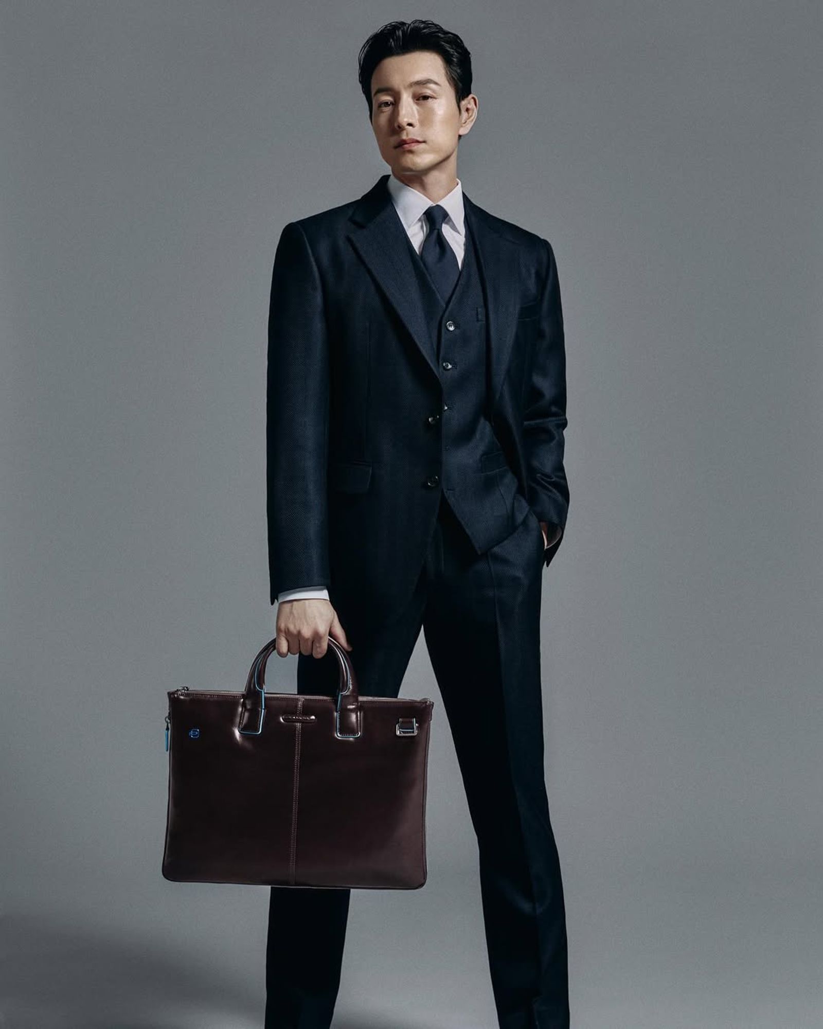 鄭星一是PIQUADRO代言人。翻攝IG@ygmicael