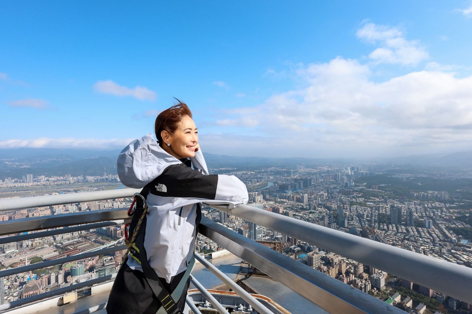 賈永婕感謝團隊。翻攝賈永婕臉書