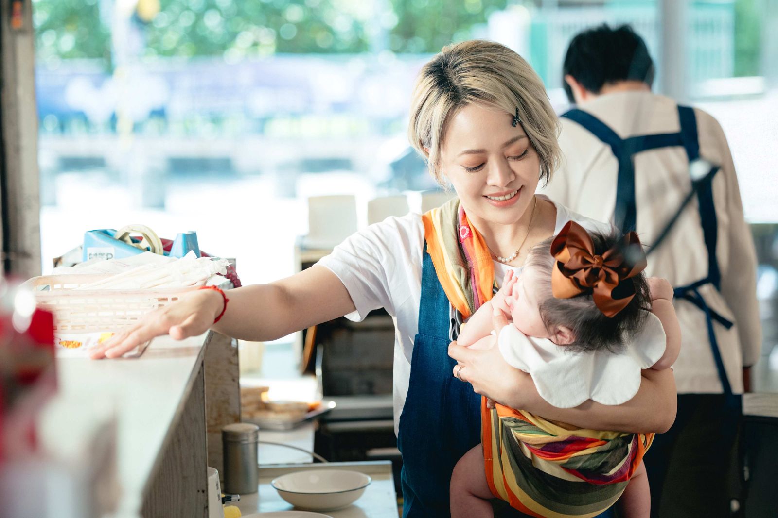 「鐵肺歌后」驚傳當媽了　戴愛玲悉心照料嫩嬰畫面曝光