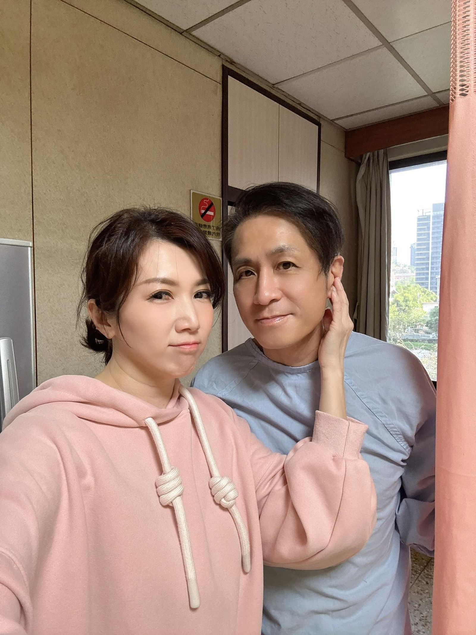 廖家儀(左)與老公陳世傑結婚17年。翻攝廖家儀的粉絲團臉書