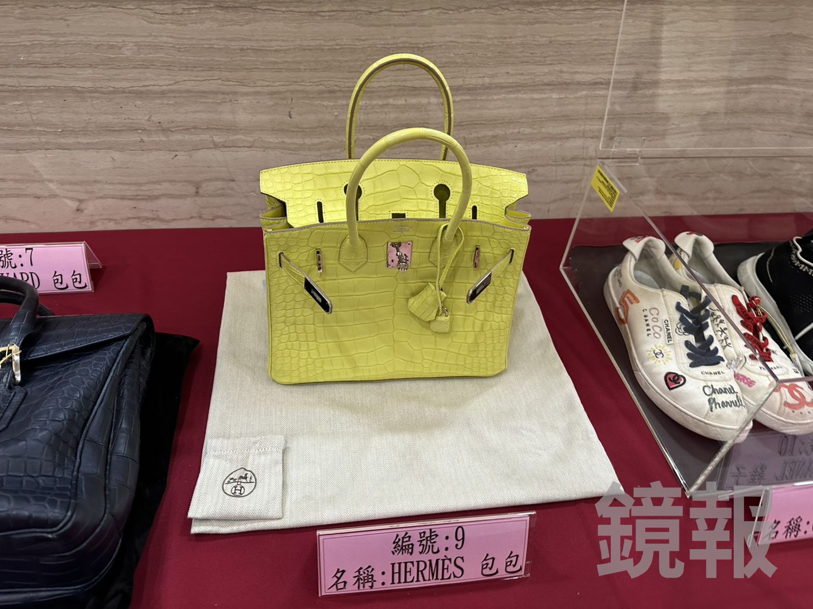 太子集團的競標焦點為這款愛馬仕檸檬黃鱷魚皮鉑金包,市價160萬到200萬,最終以84萬元賣出。馮茵攝