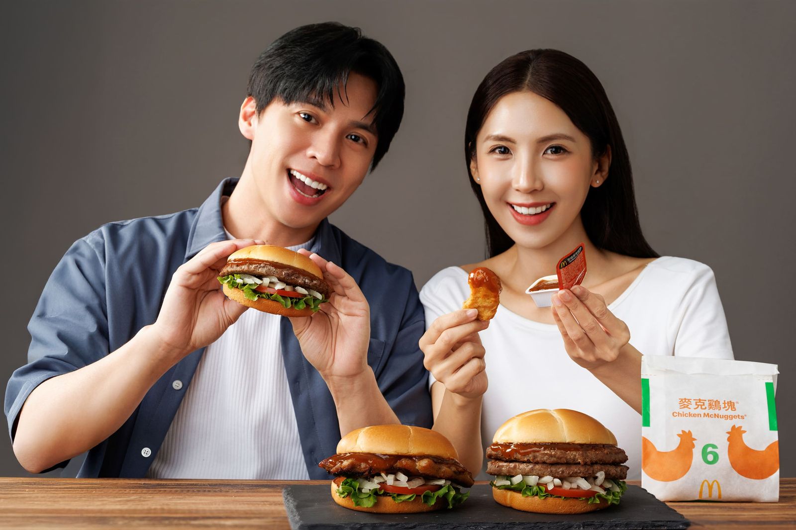 「麥當勞」首次以「胡同燒肉」最招牌的秘製燒肉醬入漢堡，增添炭火香氣。（119 元起／單點，麥當勞供圖）