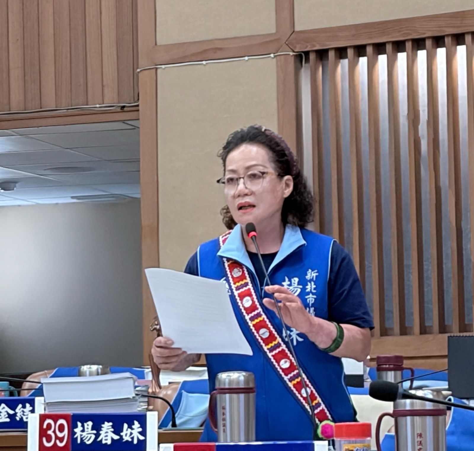 新北首例!國民黨現任議員楊春妹涉賄選 送洗衣精「踩紅線」50萬交保+境管