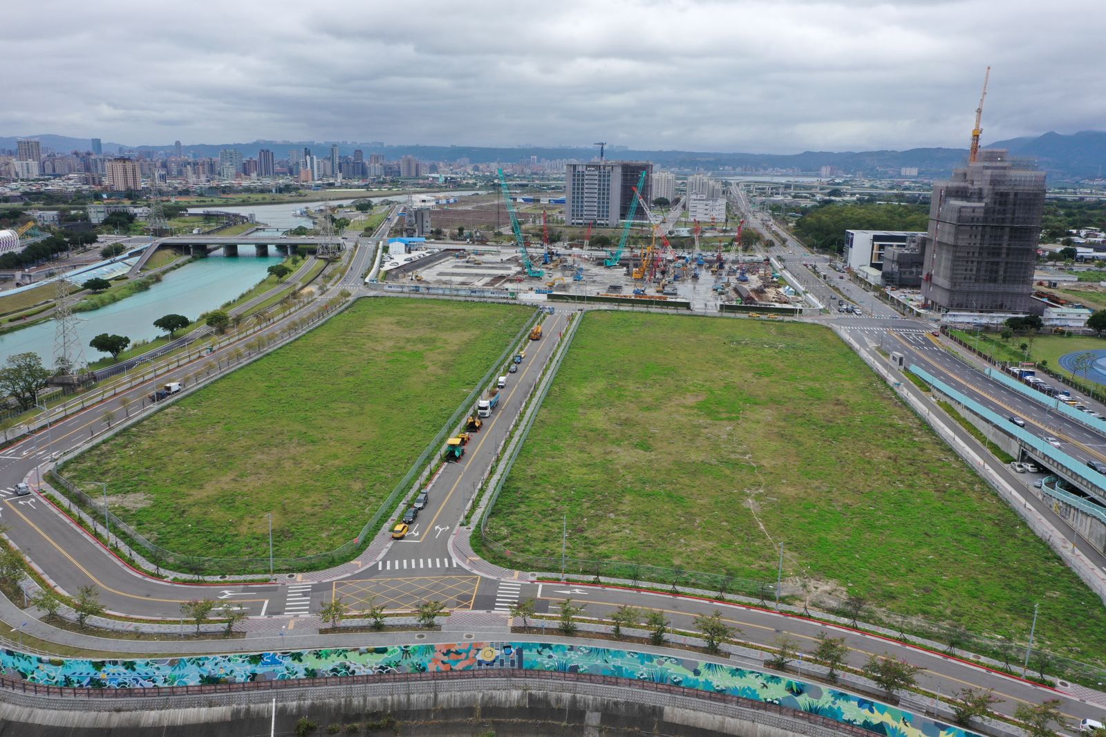 黃仁勳選北士科建輝達台灣總部　南港士林資產股冰火兩重天