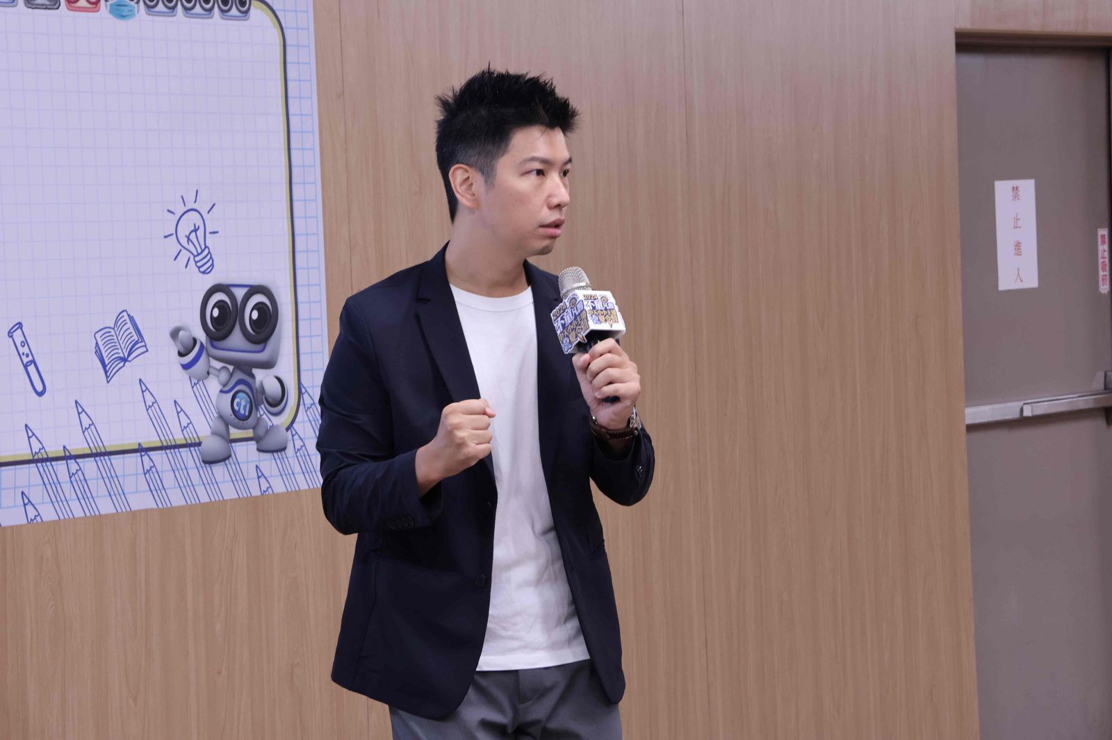 主播賴正鎧分享自己的經驗。中天新聞提供