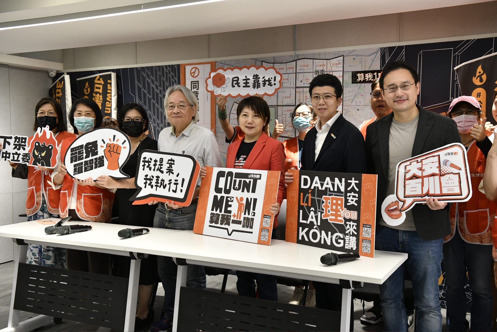 18日罷免羅智強公民團隊第三階段行動記者會。李智為攝