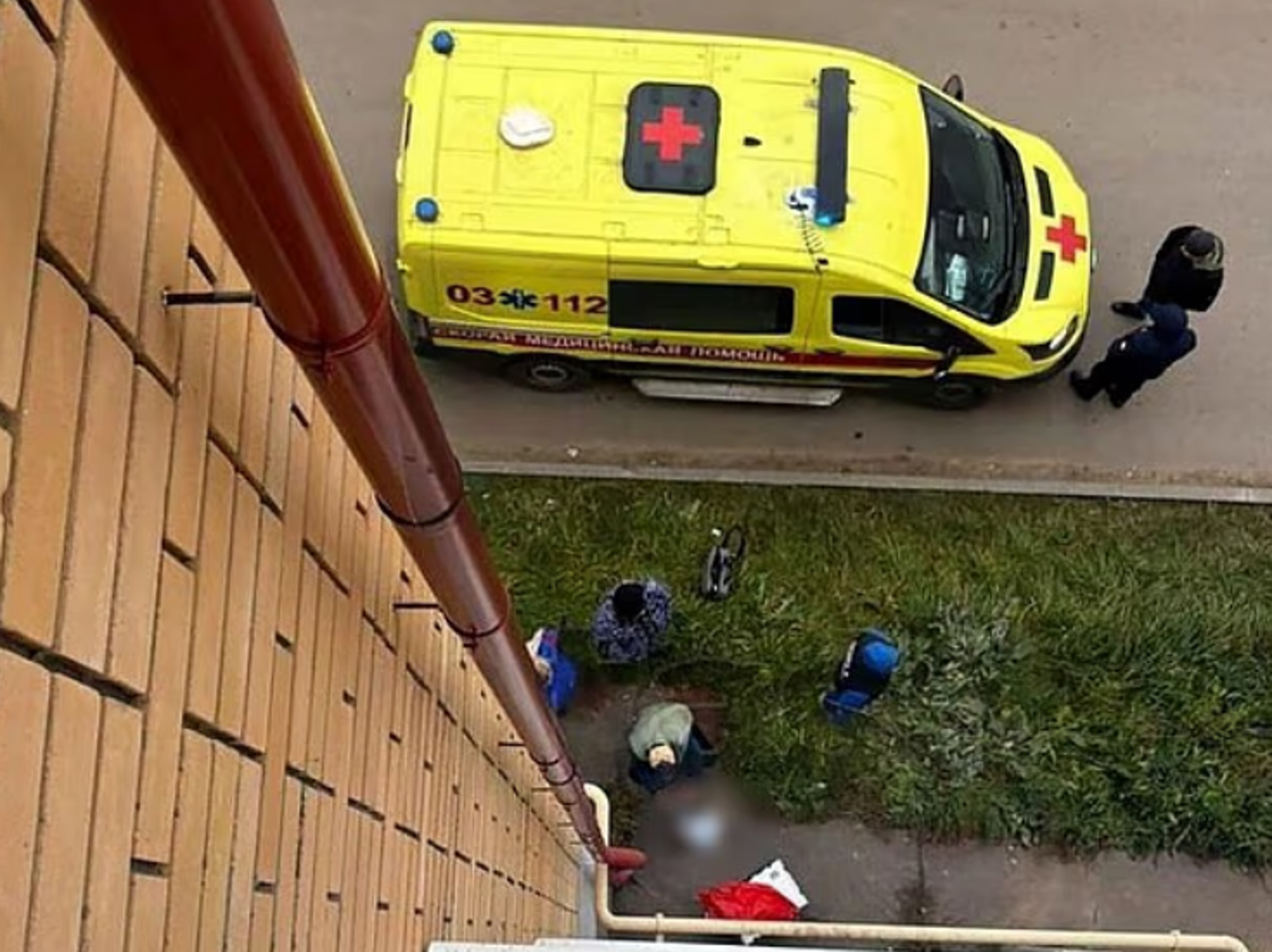 一聲尖叫!21天大嬰兒遭拋出窗外墜樓慘死 5歲姊姊疑「嫉妒」引殺機