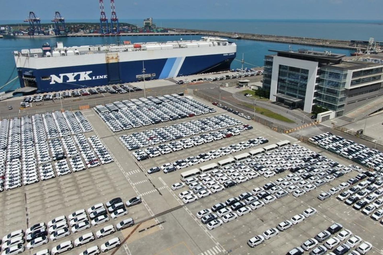 在台美關稅談判中，進口車關稅如何調降？一直是外界關注重點。圖／東立物流臉書