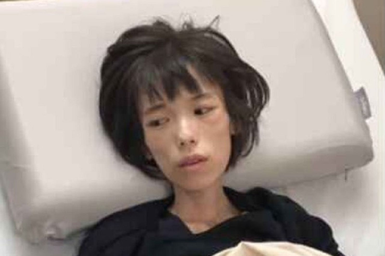 日16歲少女疑遇黑警 遭非法逮捕虐待!瘦到只剩20公斤慘死
